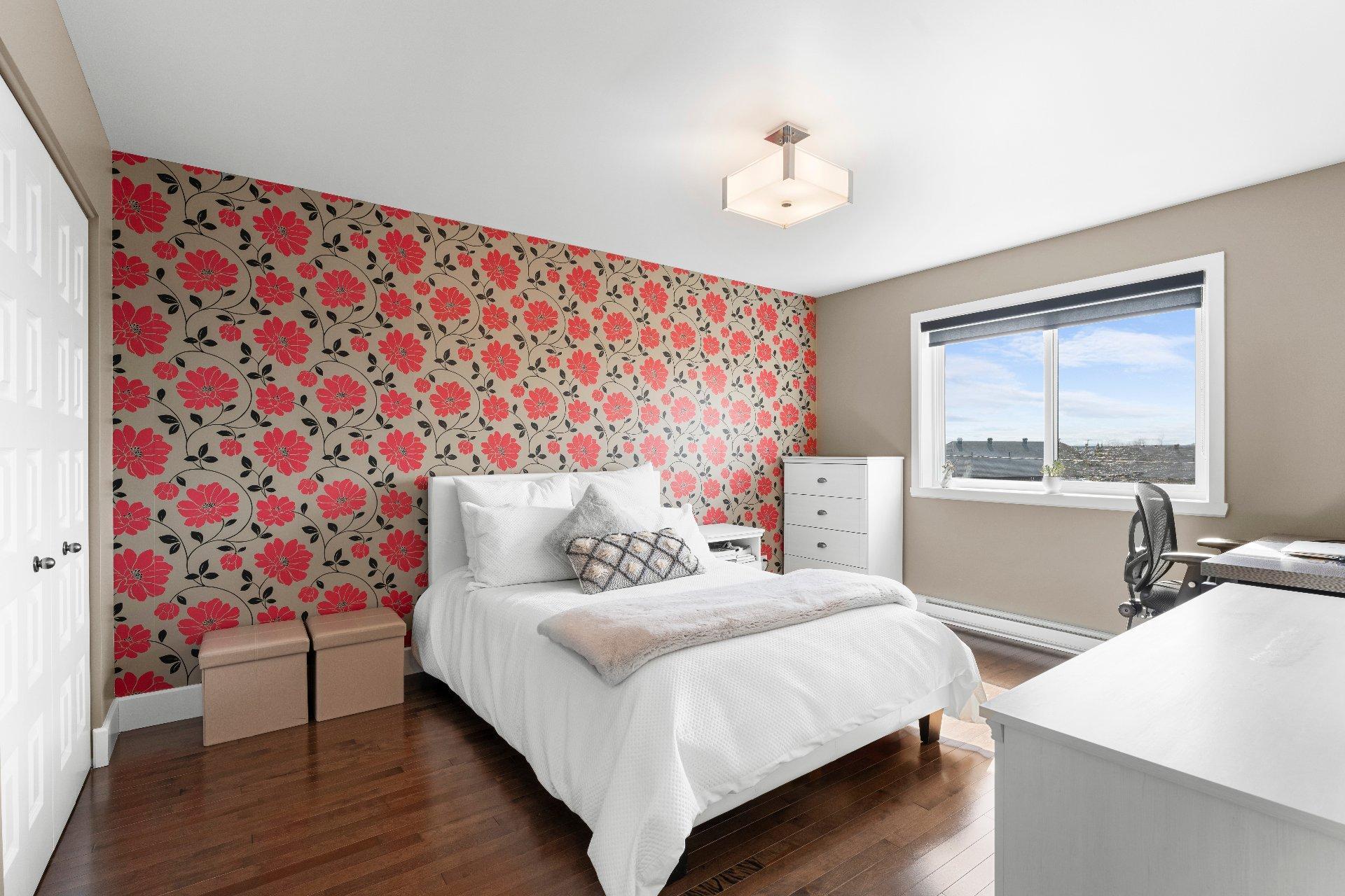 









1335


Rue Mansourati

,
Sherbrooke (Brompton/Rock Forest/Saint-Élie/Deauville),




QC
J1N0T3

