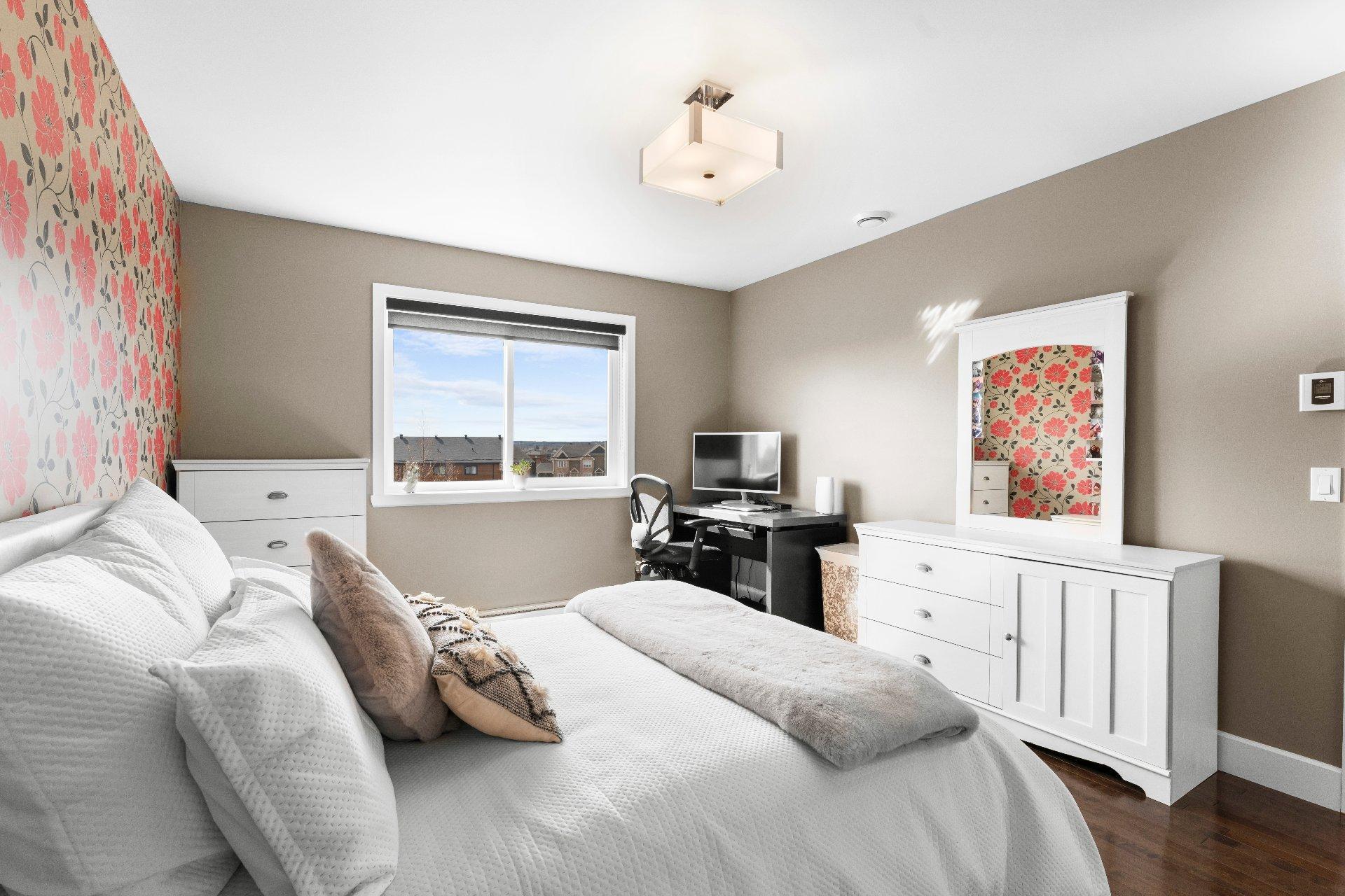 









1335


Rue Mansourati

,
Sherbrooke (Brompton/Rock Forest/Saint-Élie/Deauville),




QC
J1N0T3


