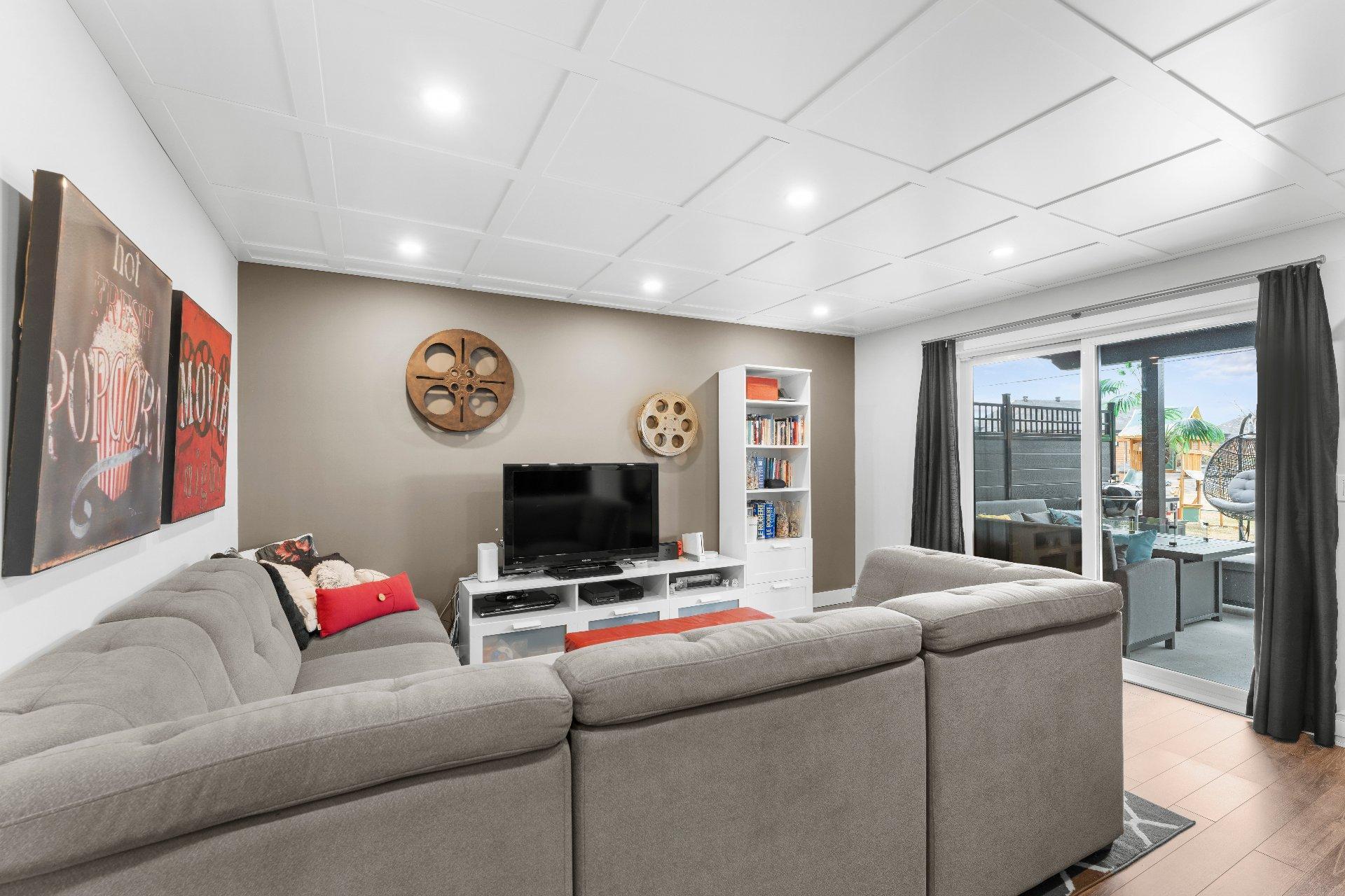 









1335


Rue Mansourati

,
Sherbrooke (Brompton/Rock Forest/Saint-Élie/Deauville),




QC
J1N0T3

