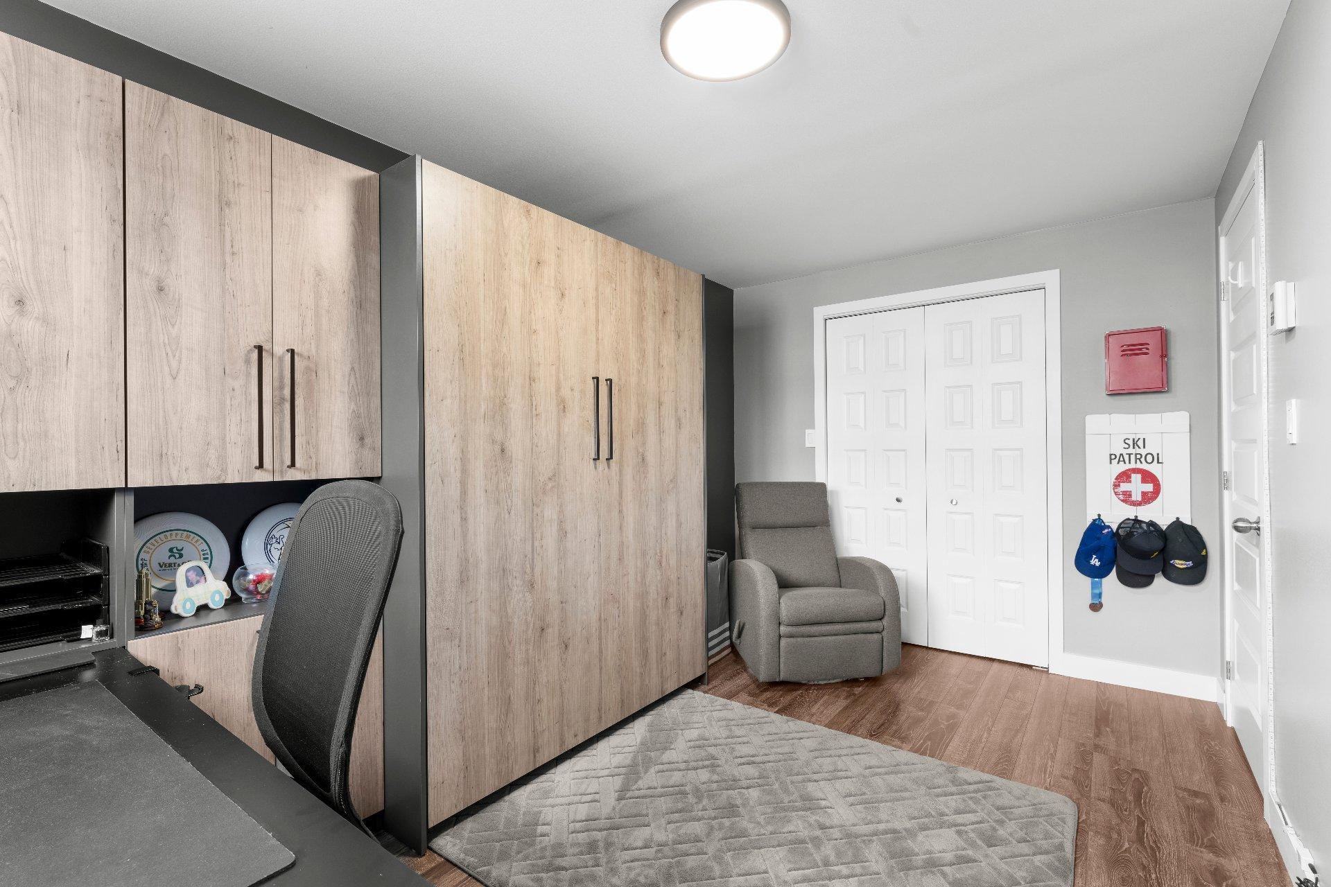 









1335


Rue Mansourati

,
Sherbrooke (Brompton/Rock Forest/Saint-Élie/Deauville),




QC
J1N0T3

