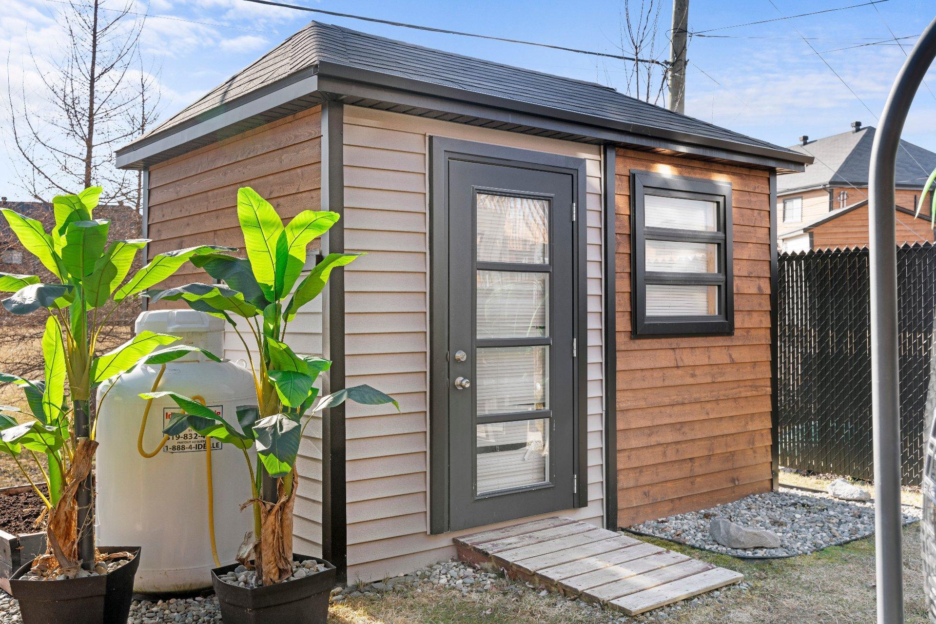 









1335


Rue Mansourati

,
Sherbrooke (Brompton/Rock Forest/Saint-Élie/Deauville),




QC
J1N0T3

