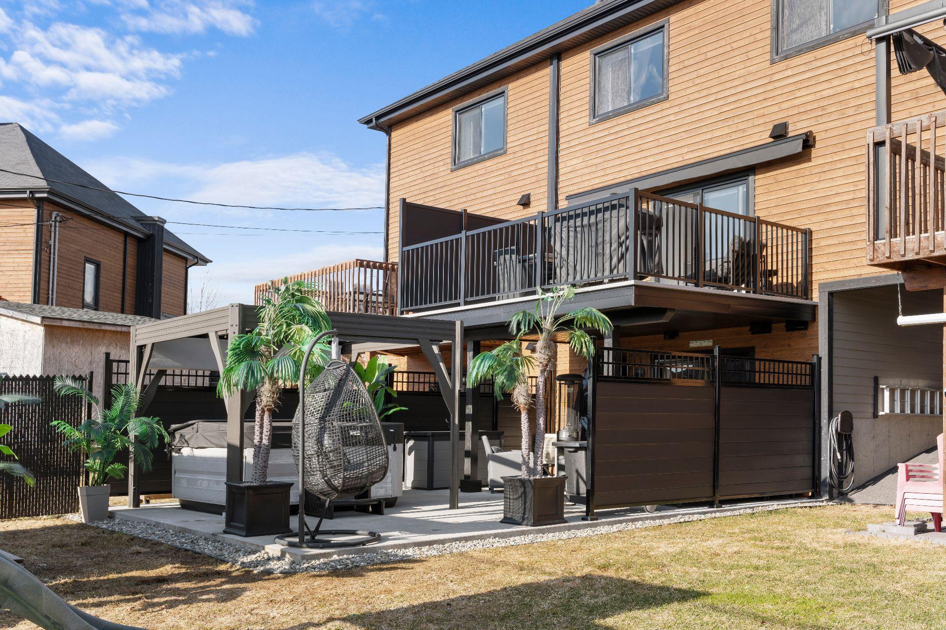 









1335


Rue Mansourati

,
Sherbrooke (Brompton/Rock Forest/Saint-Élie/Deauville),




QC
J1N0T3

