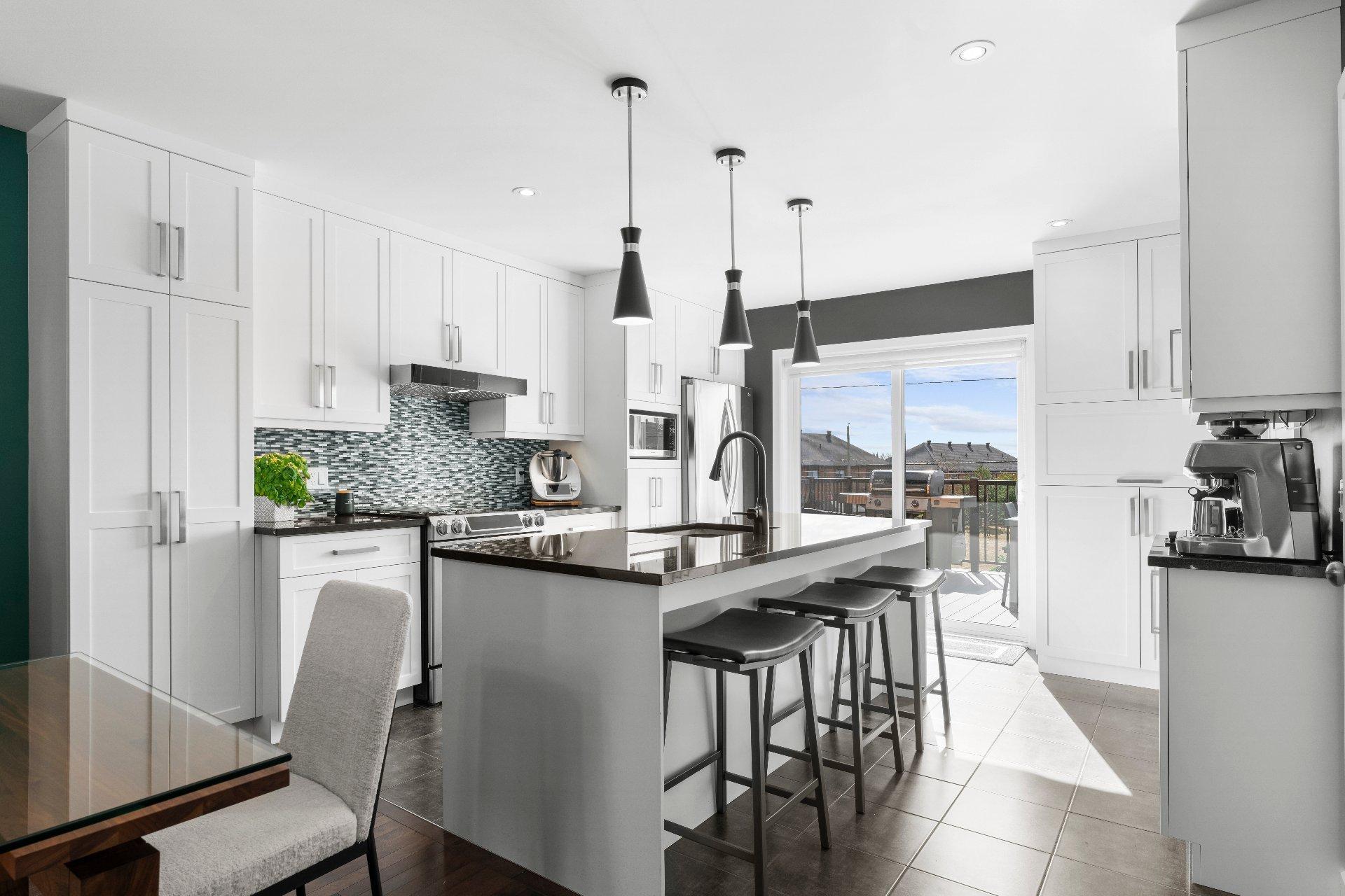 









1335


Rue Mansourati

,
Sherbrooke (Brompton/Rock Forest/Saint-Élie/Deauville),




QC
J1N0T3

