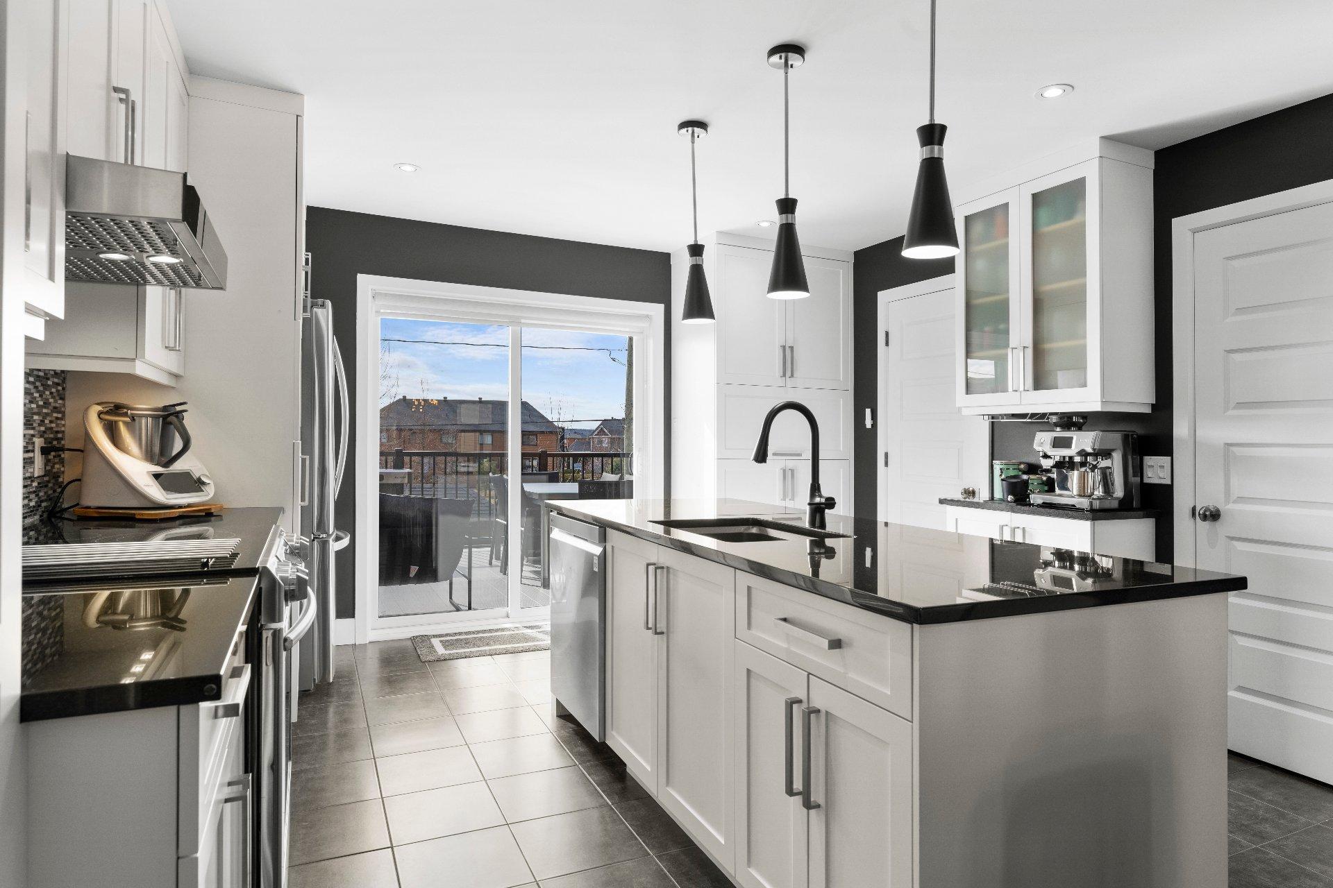 









1335


Rue Mansourati

,
Sherbrooke (Brompton/Rock Forest/Saint-Élie/Deauville),




QC
J1N0T3

