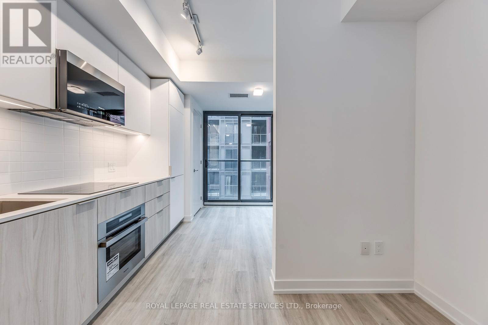 












828 - 28 EASTERN AVENUE

,
Toronto,




Ontario
M5A0Y2

