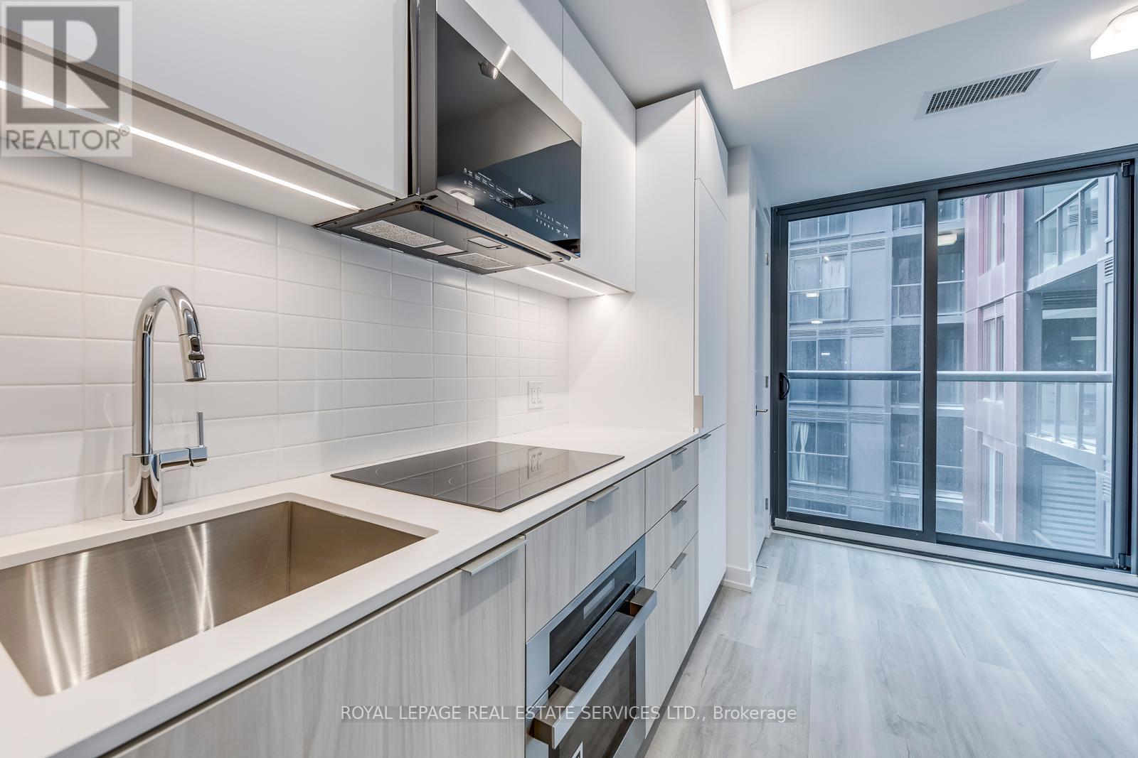 












828 - 28 EASTERN AVENUE

,
Toronto,




Ontario
M5A0Y2

