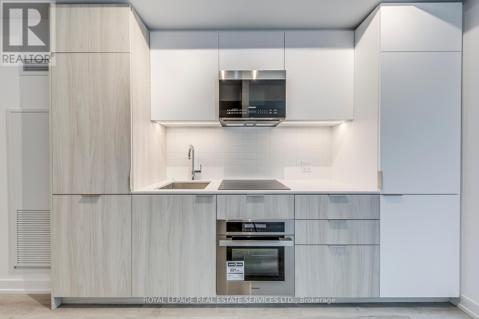












828 - 28 EASTERN AVENUE

,
Toronto,




Ontario
M5A0Y2

