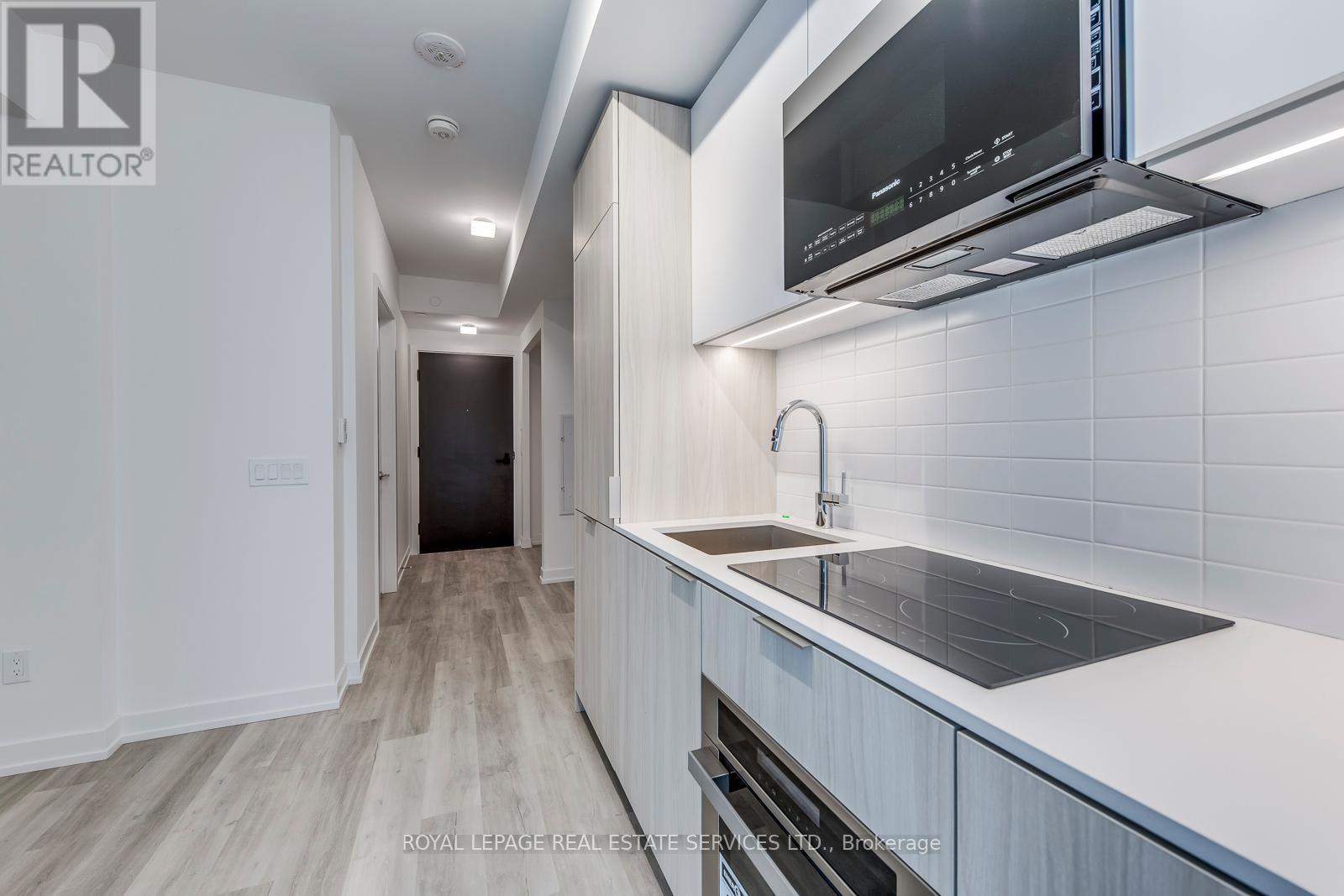 












828 - 28 EASTERN AVENUE

,
Toronto,




Ontario
M5A0Y2


