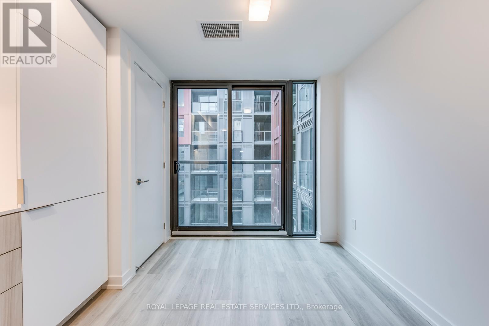 












828 - 28 EASTERN AVENUE

,
Toronto,




Ontario
M5A0Y2

