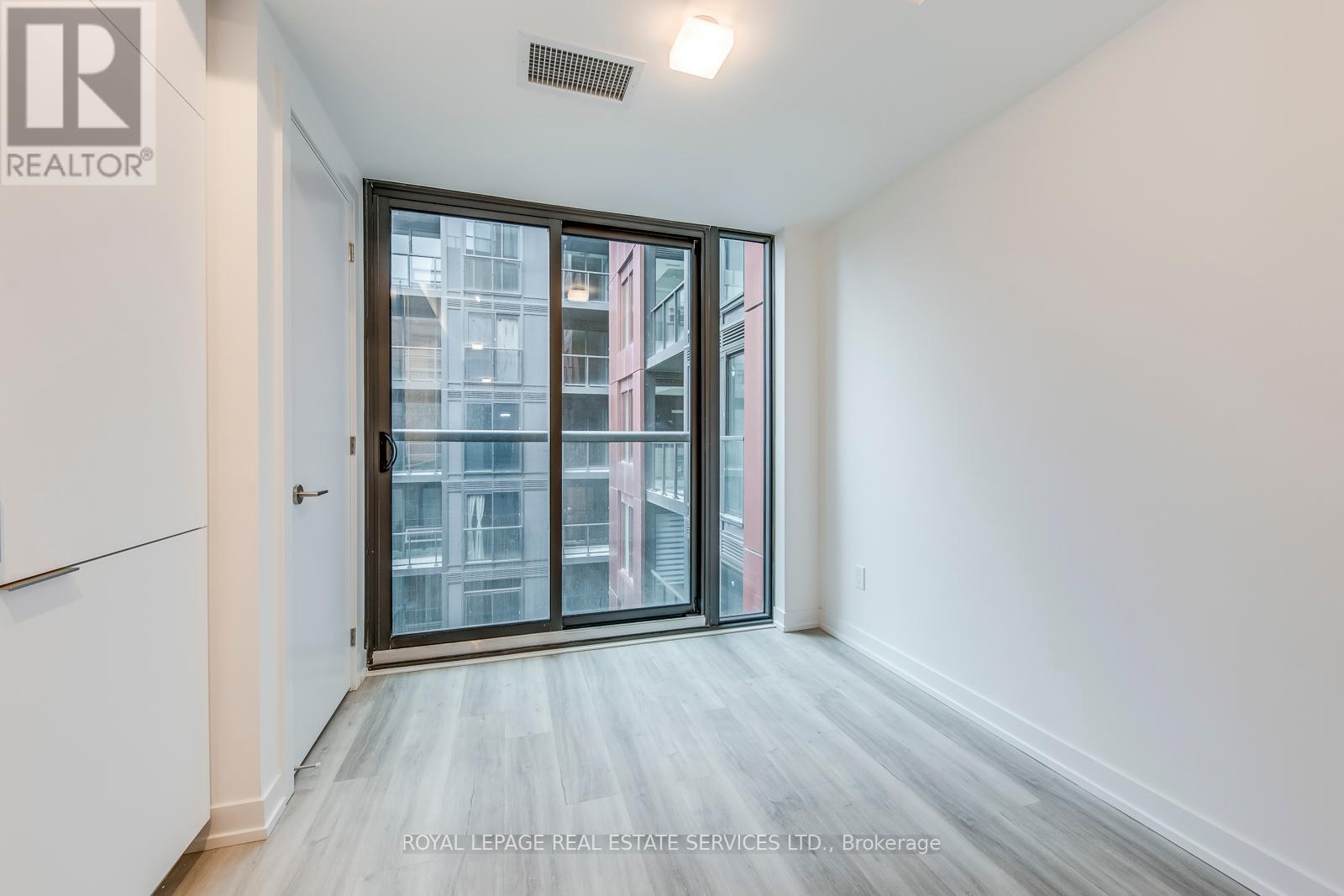 












828 - 28 EASTERN AVENUE

,
Toronto,




Ontario
M5A0Y2

