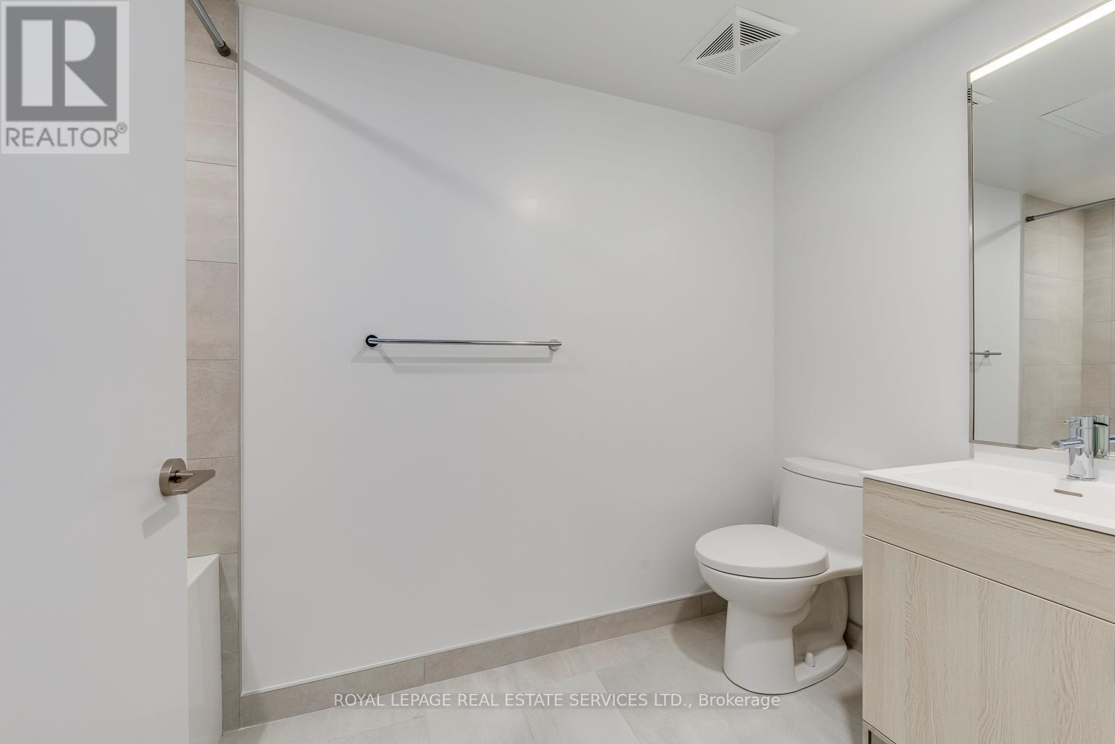 












828 - 28 EASTERN AVENUE

,
Toronto,




Ontario
M5A0Y2

