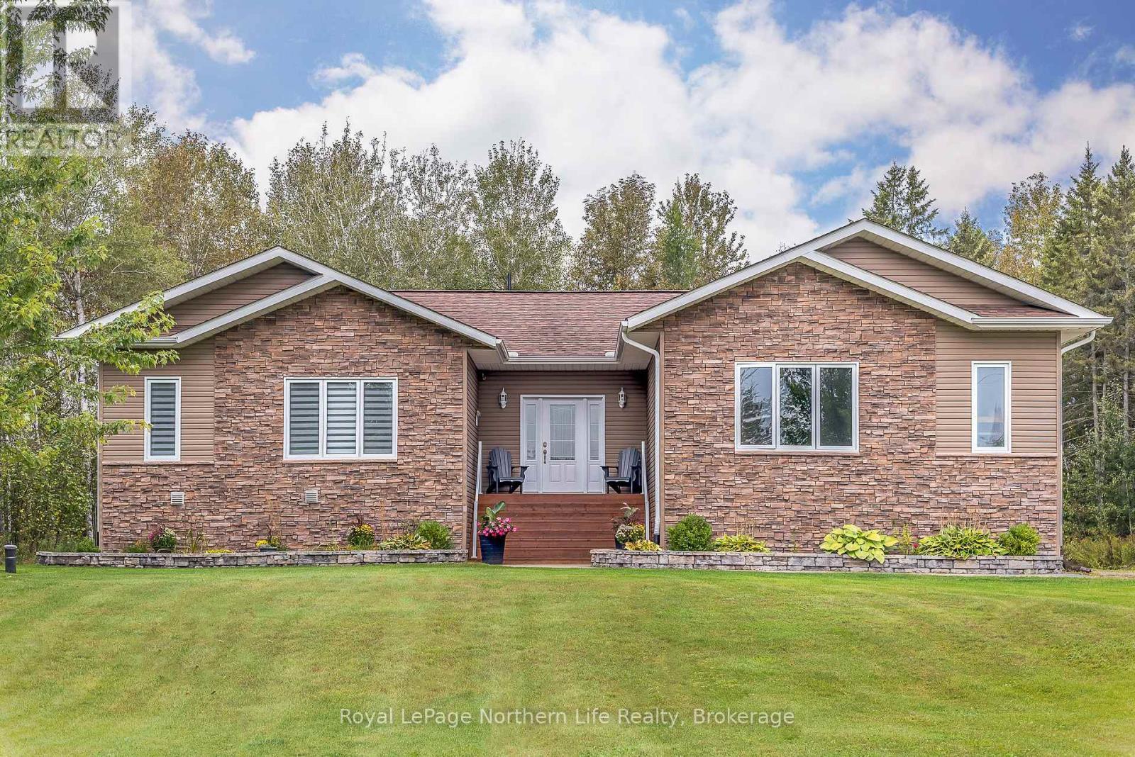 












805 EVANSVILLE DRIVE

,
West Nipissing (Sturgeon Falls),




Ontario
P2B2K5

