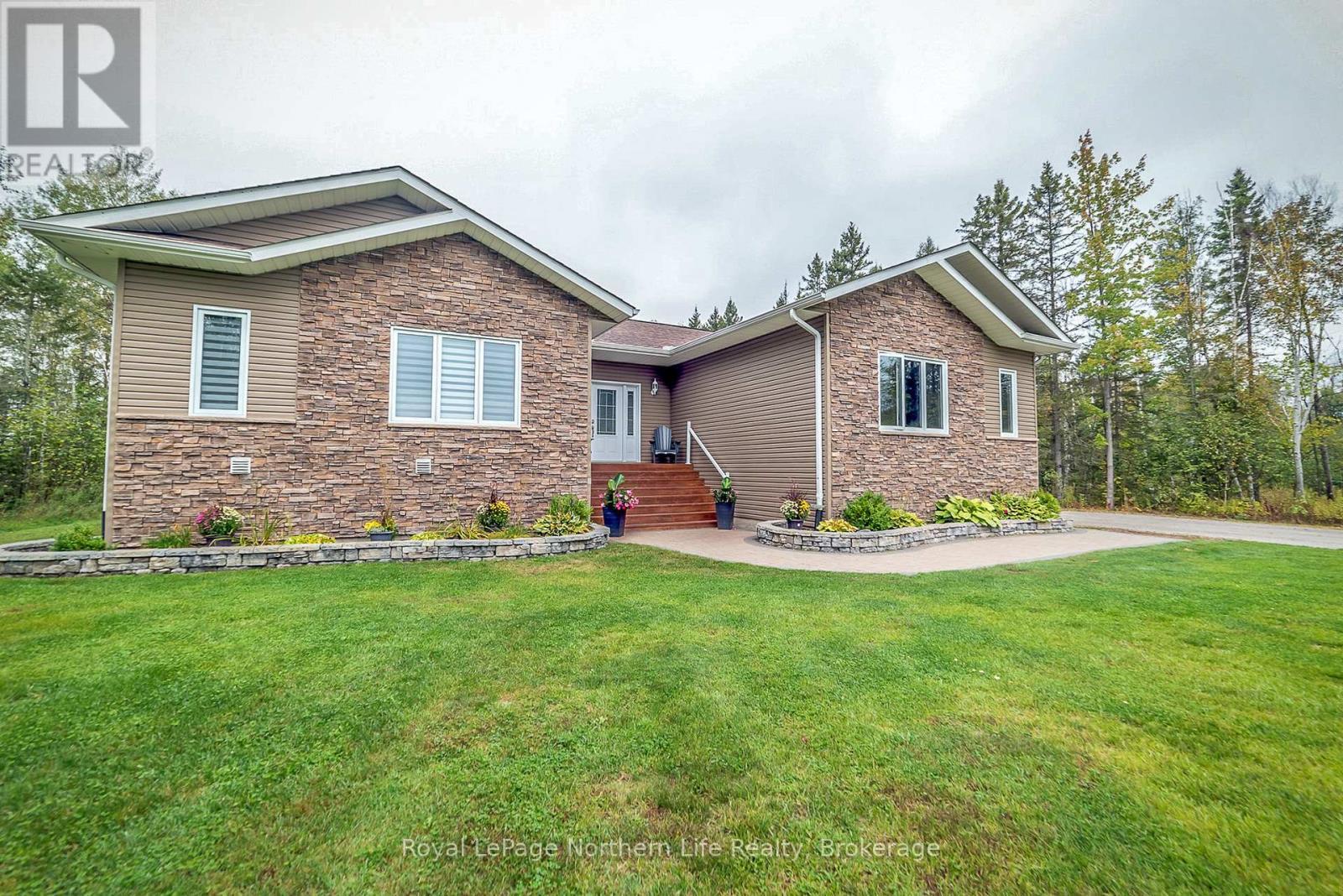












805 EVANSVILLE DRIVE

,
West Nipissing (Sturgeon Falls),




Ontario
P2B2K5

