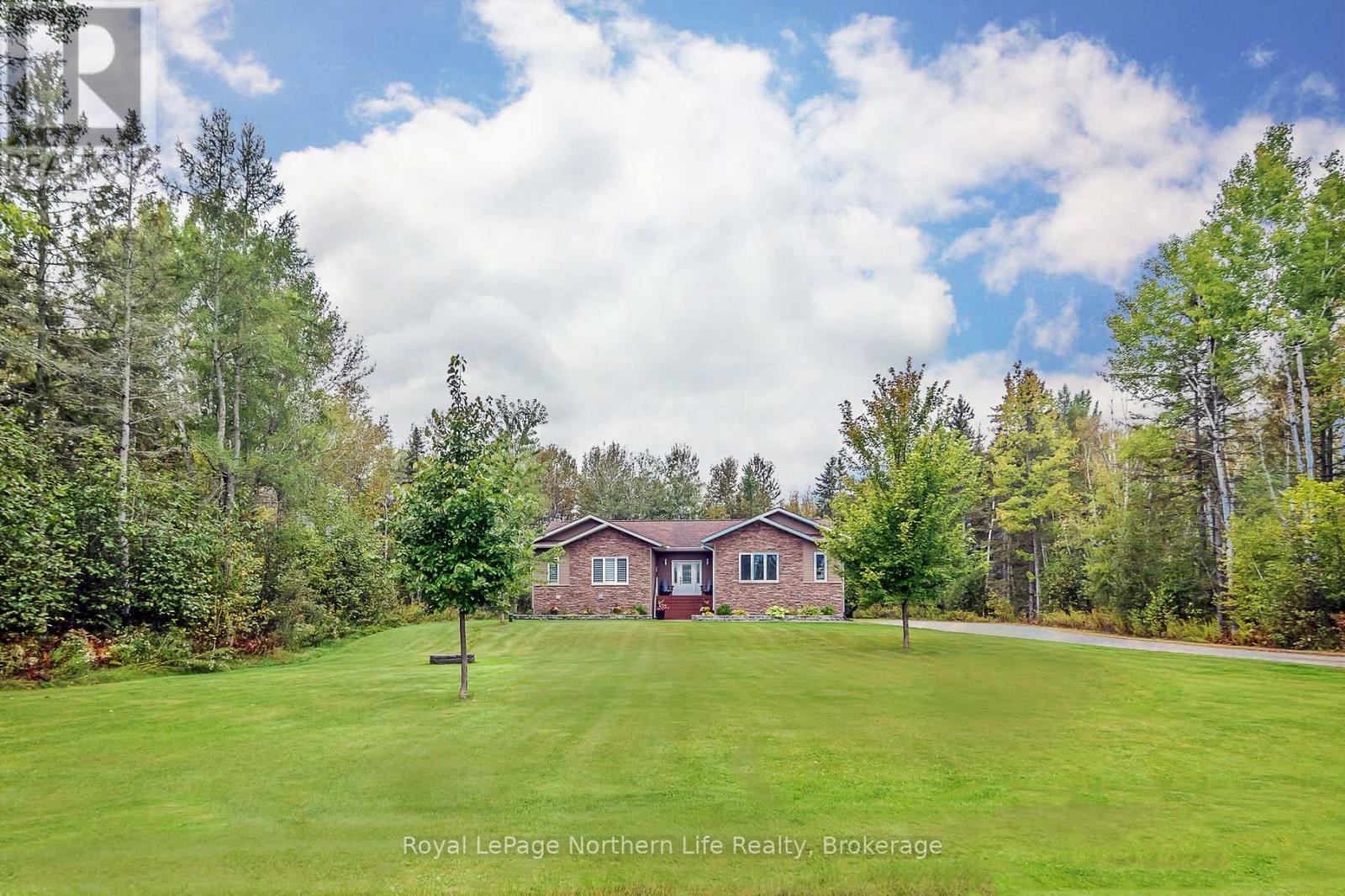 












805 EVANSVILLE DRIVE

,
West Nipissing (Sturgeon Falls),




Ontario
P2B2K5

