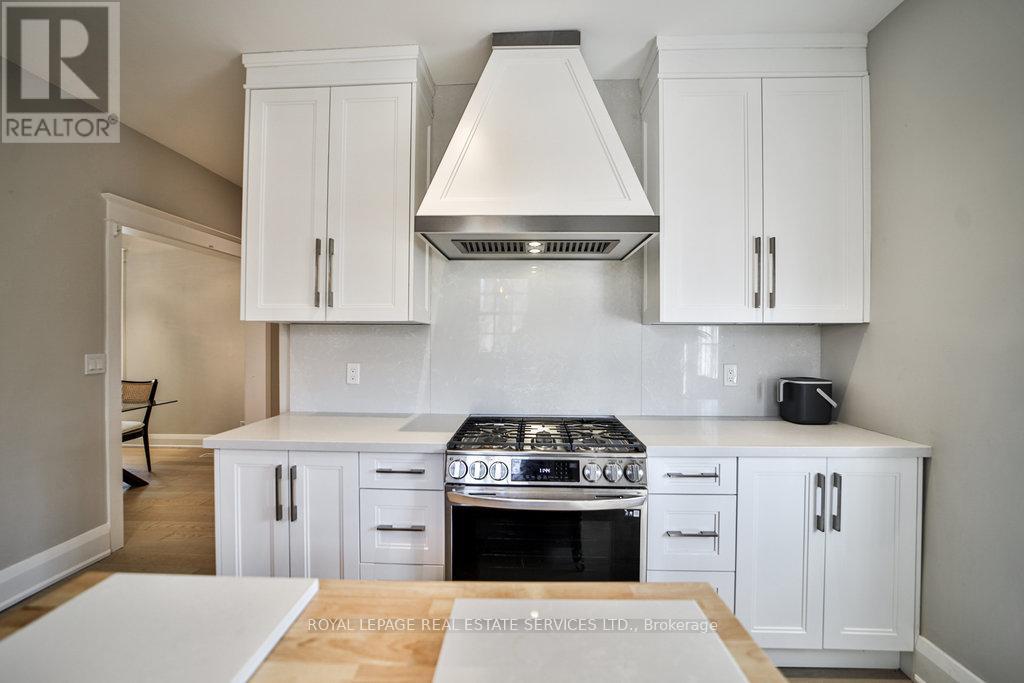












128 CHISHOLM STREET

,
Oakville,




Ontario
L6K3J2

