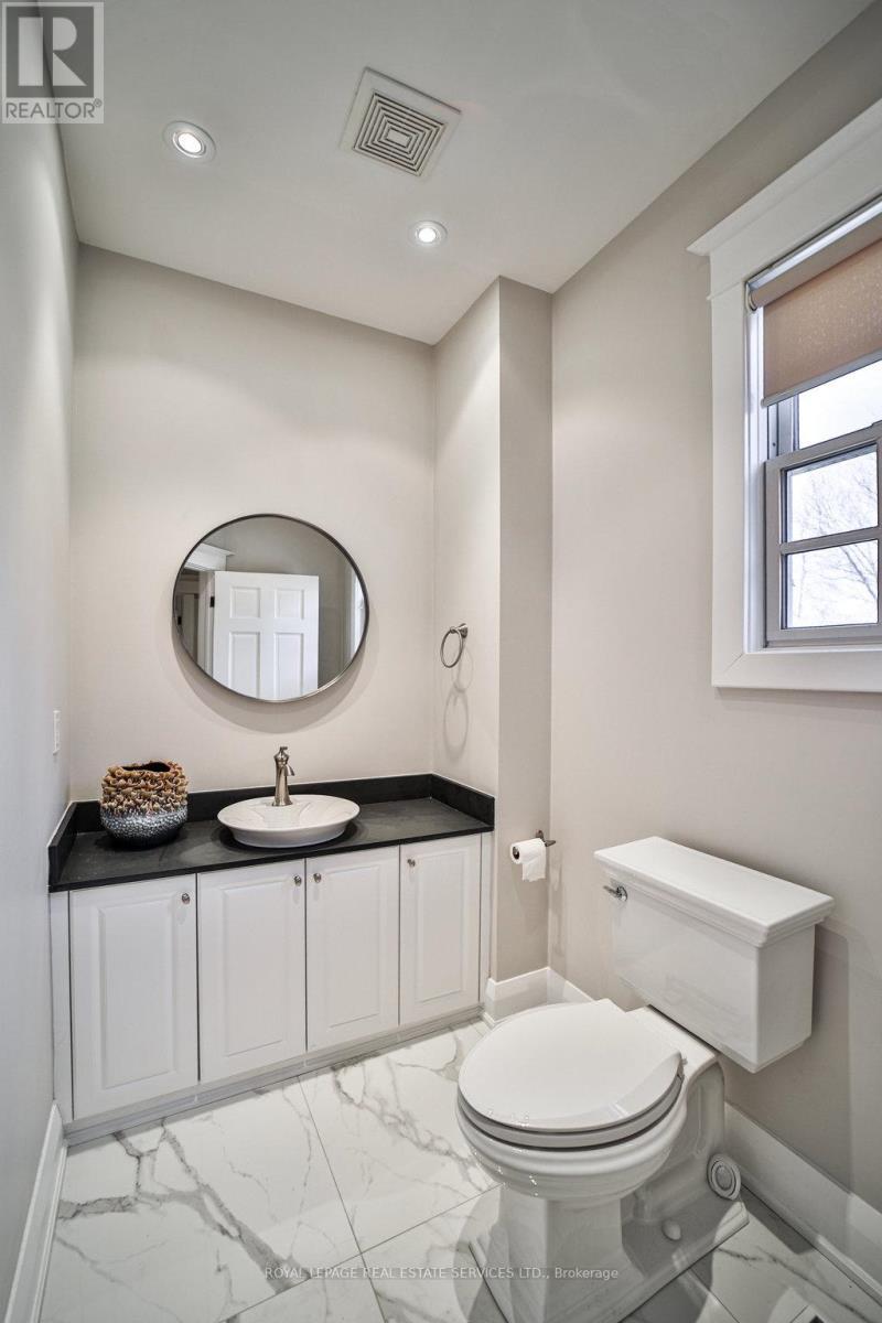 












128 CHISHOLM STREET

,
Oakville,




Ontario
L6K3J2

