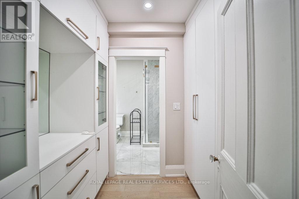 












128 CHISHOLM STREET

,
Oakville,




Ontario
L6K3J2

