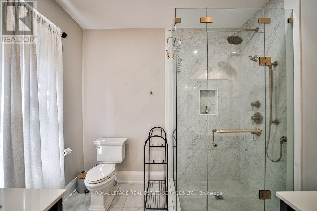 












128 CHISHOLM STREET

,
Oakville,




Ontario
L6K3J2

