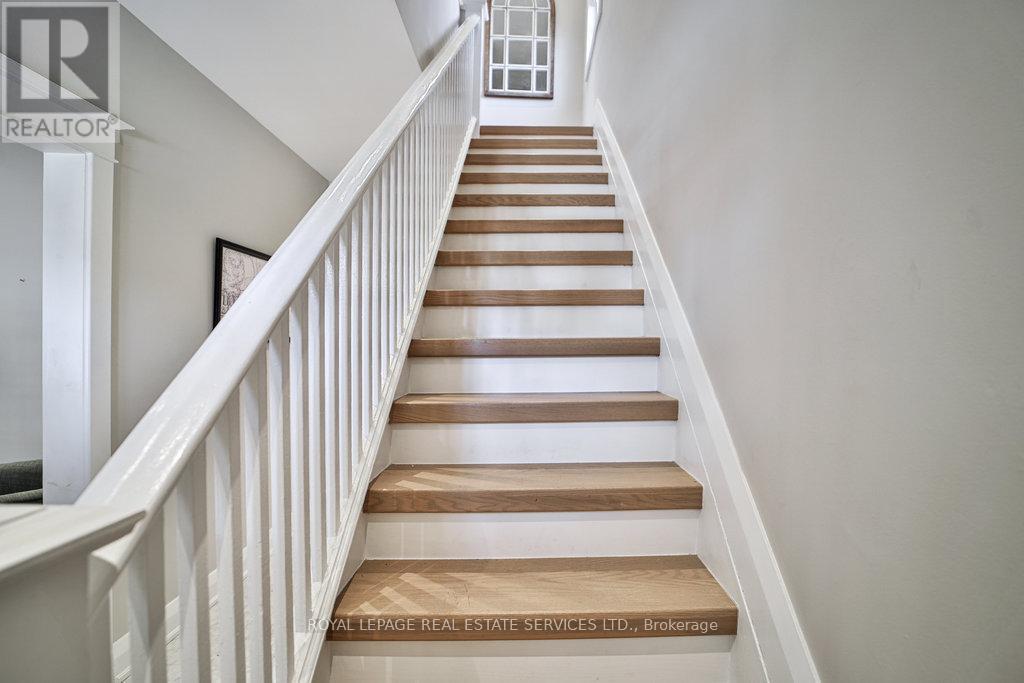 












128 CHISHOLM STREET

,
Oakville,




Ontario
L6K3J2

