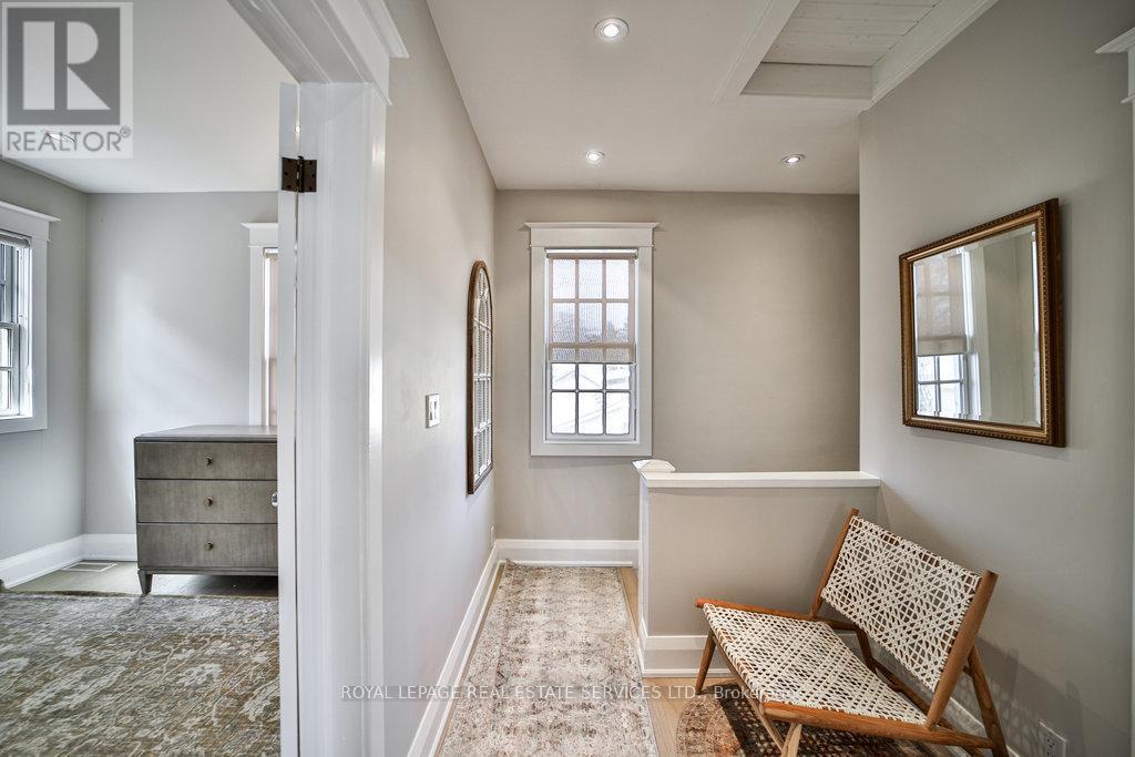 












128 CHISHOLM STREET

,
Oakville,




Ontario
L6K3J2

