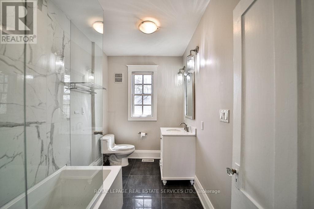 












128 CHISHOLM STREET

,
Oakville,




Ontario
L6K3J2

