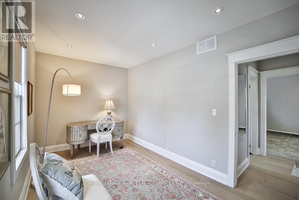 












128 CHISHOLM STREET

,
Oakville,




Ontario
L6K3J2

