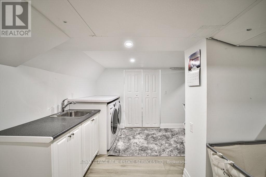 












128 CHISHOLM STREET

,
Oakville,




Ontario
L6K3J2

