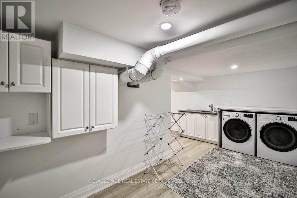 












128 CHISHOLM STREET

,
Oakville,




Ontario
L6K3J2

