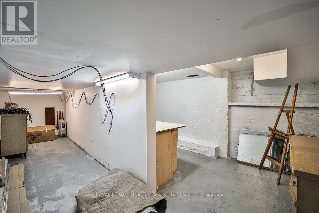 












128 CHISHOLM STREET

,
Oakville,




Ontario
L6K3J2


