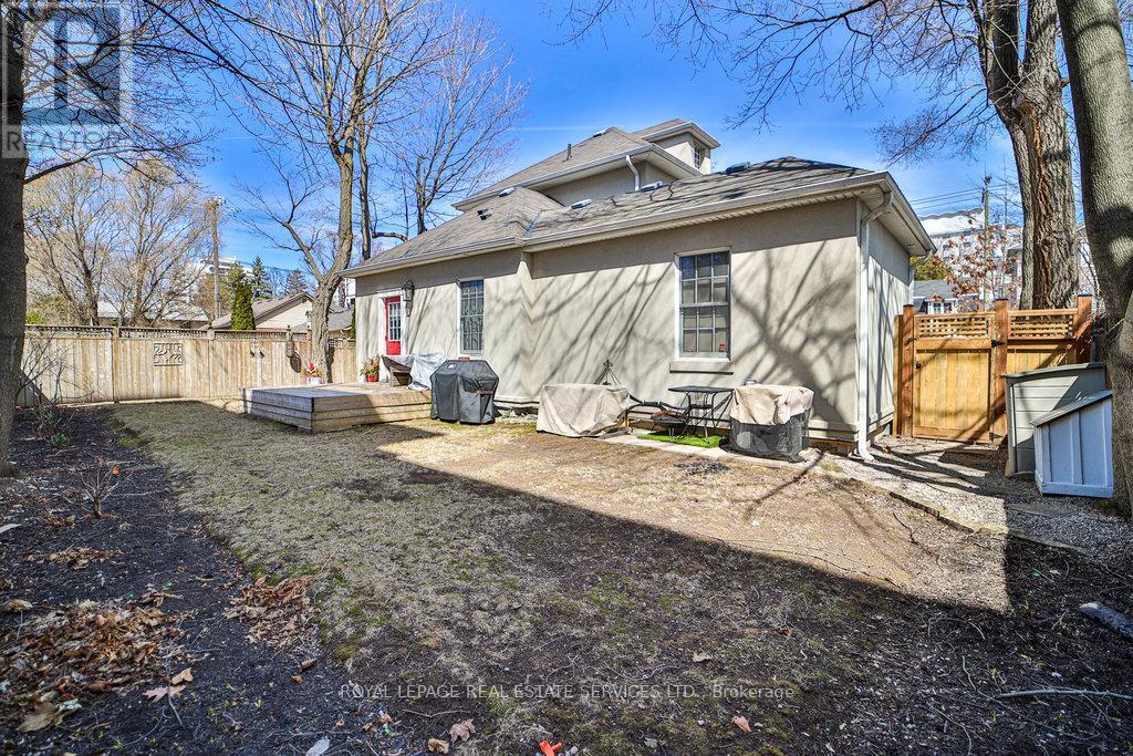 












128 CHISHOLM STREET

,
Oakville,




Ontario
L6K3J2

