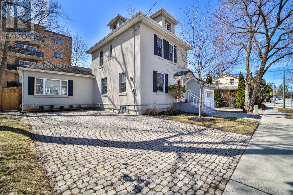 












128 CHISHOLM STREET

,
Oakville,




Ontario
L6K3J2

