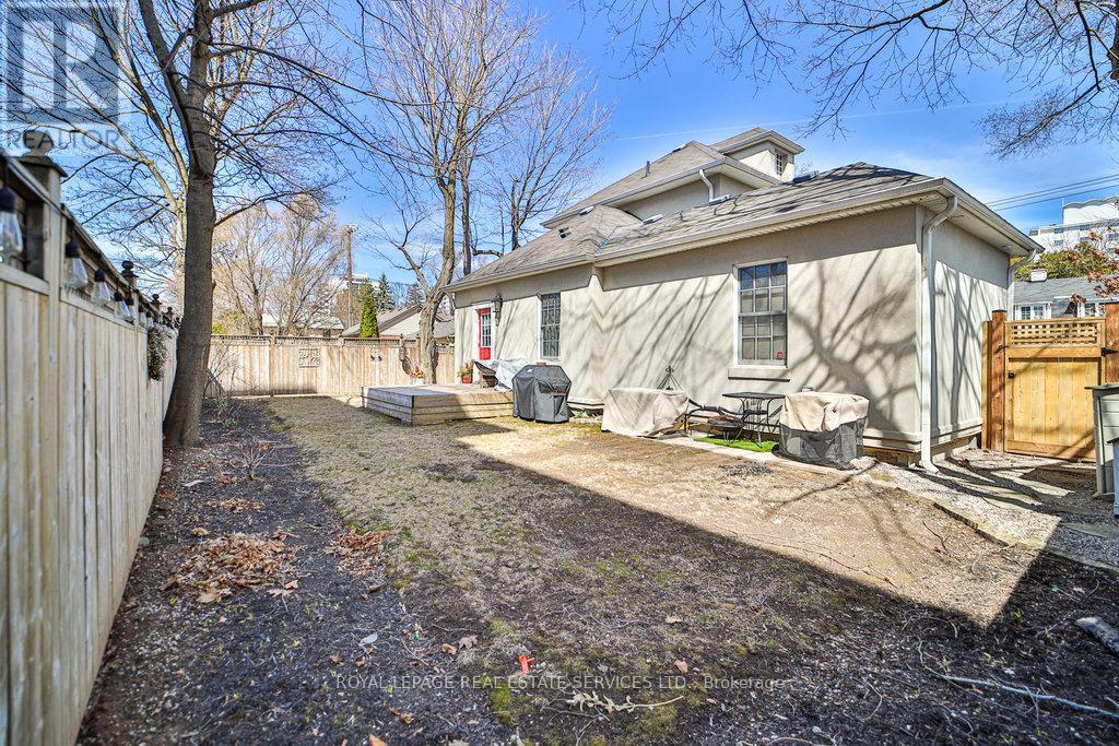 












128 CHISHOLM STREET

,
Oakville,




Ontario
L6K3J2

