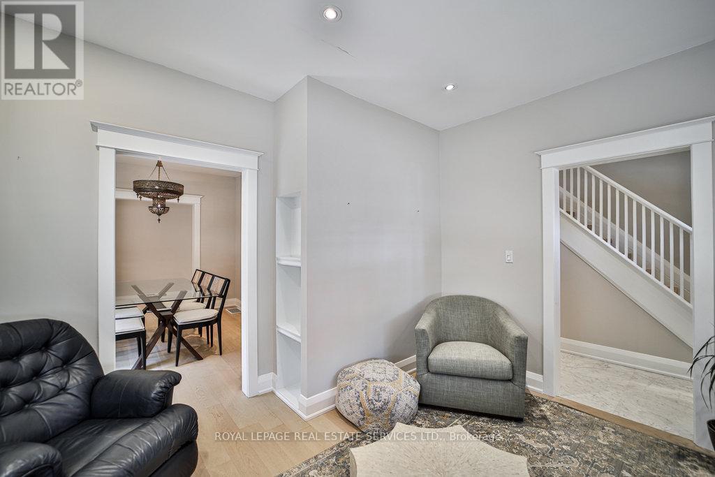 












128 CHISHOLM STREET

,
Oakville,




Ontario
L6K3J2

