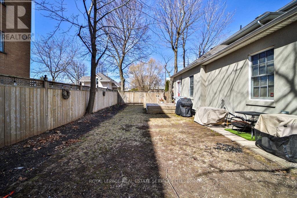 












128 CHISHOLM STREET

,
Oakville,




Ontario
L6K3J2

