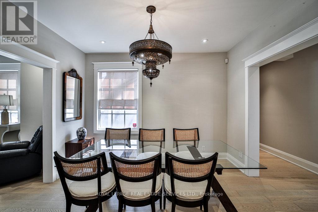 












128 CHISHOLM STREET

,
Oakville,




Ontario
L6K3J2

