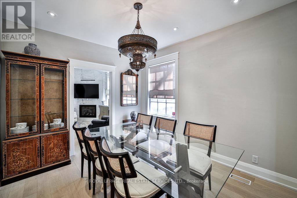 












128 CHISHOLM STREET

,
Oakville,




Ontario
L6K3J2

