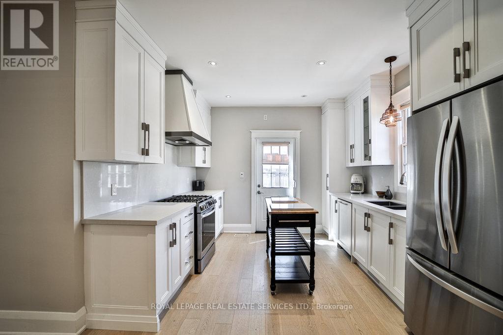 












128 CHISHOLM STREET

,
Oakville,




Ontario
L6K3J2

