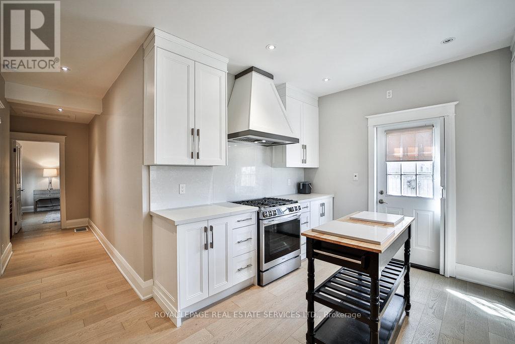 












128 CHISHOLM STREET

,
Oakville,




Ontario
L6K3J2

