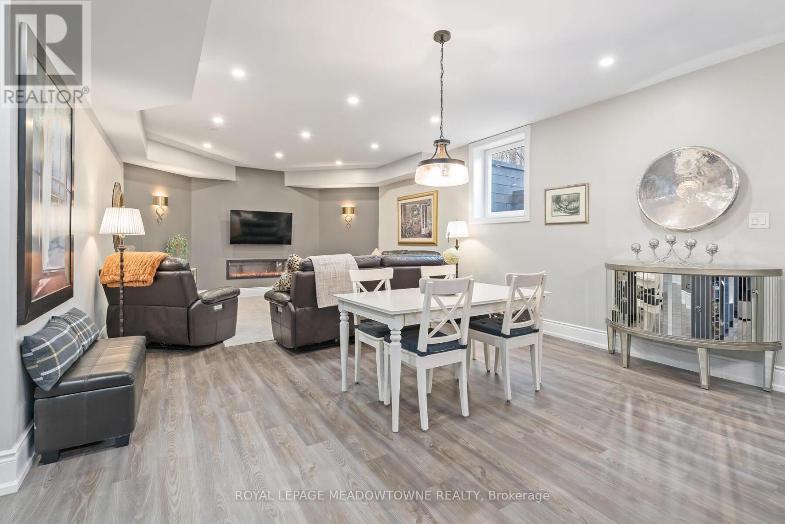 












32 AINLEY TRAIL

,
Halton Hills,




Ontario
L7G0E6

