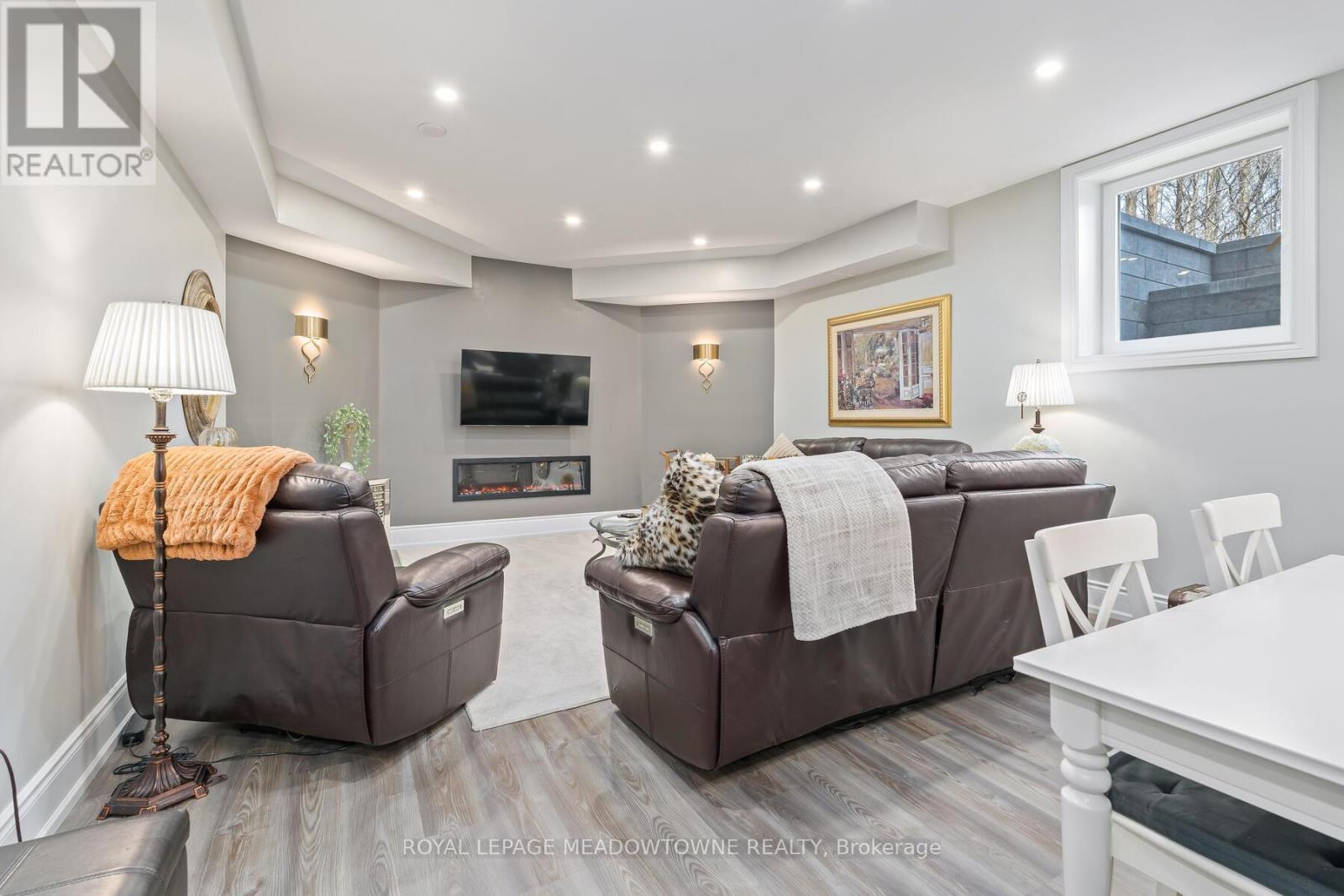 












32 AINLEY TRAIL

,
Halton Hills,




Ontario
L7G0E6

