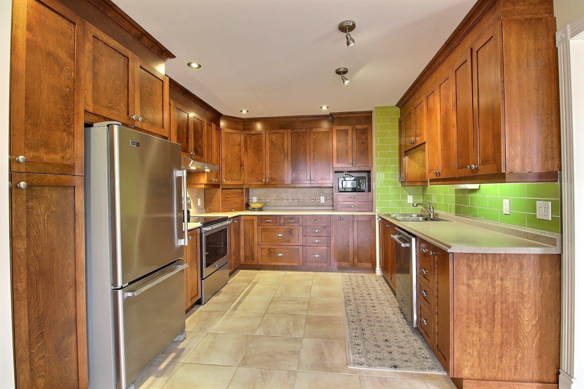 









551


Rue Gosselin

,
Magog,




QC
J1X5E1

