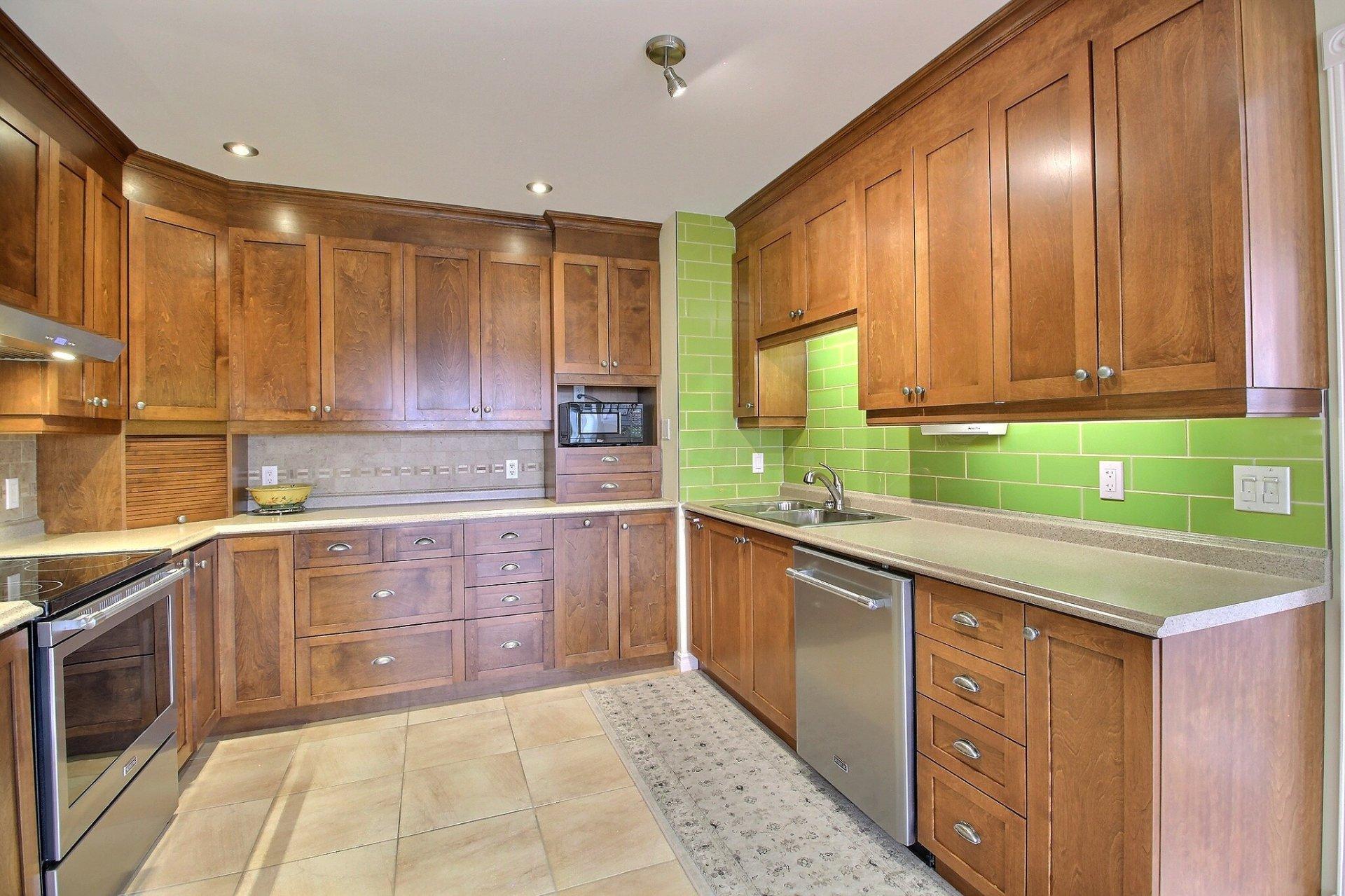 









551


Rue Gosselin

,
Magog,




QC
J1X5E1


