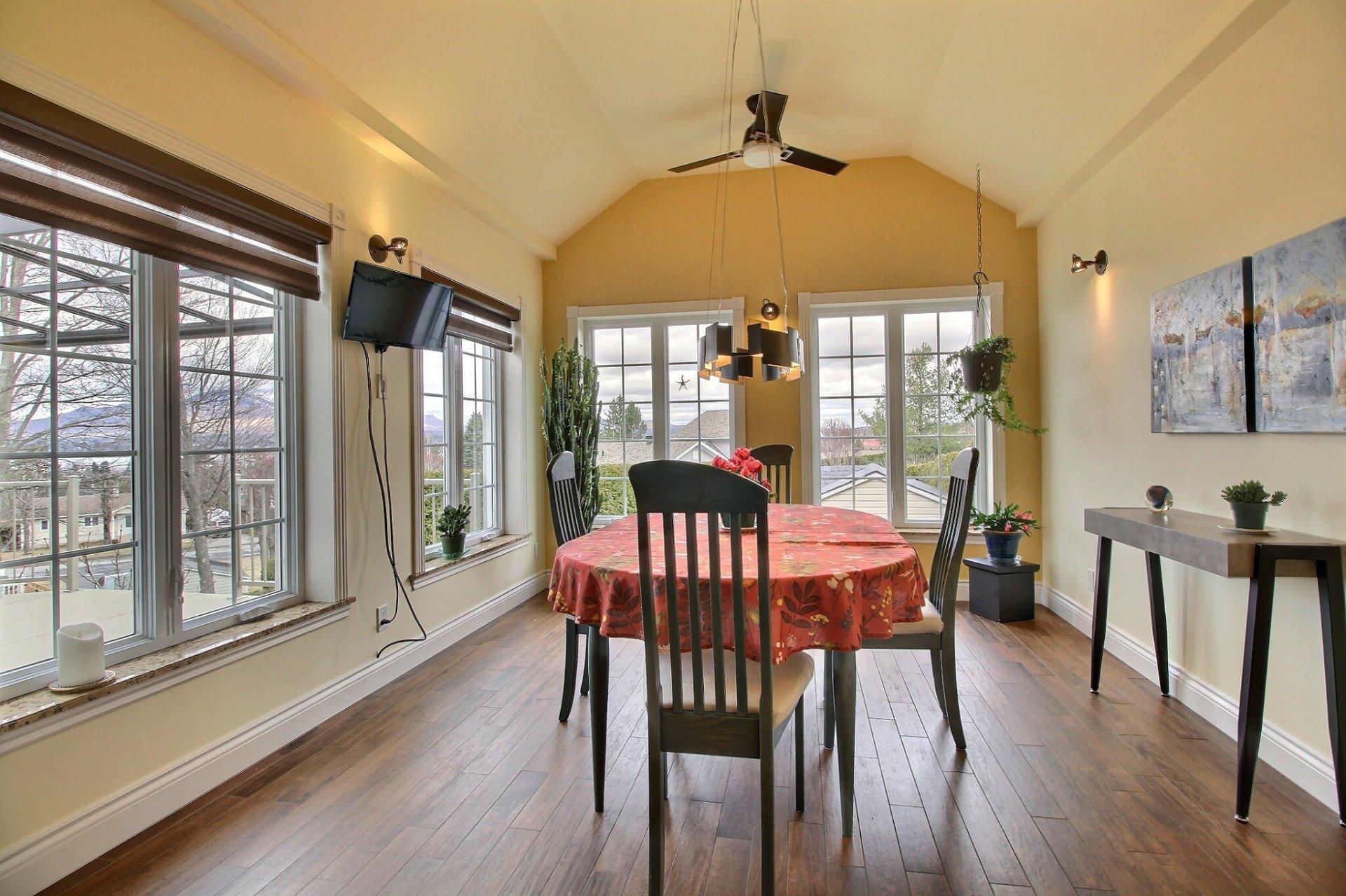 









551


Rue Gosselin

,
Magog,




QC
J1X5E1

