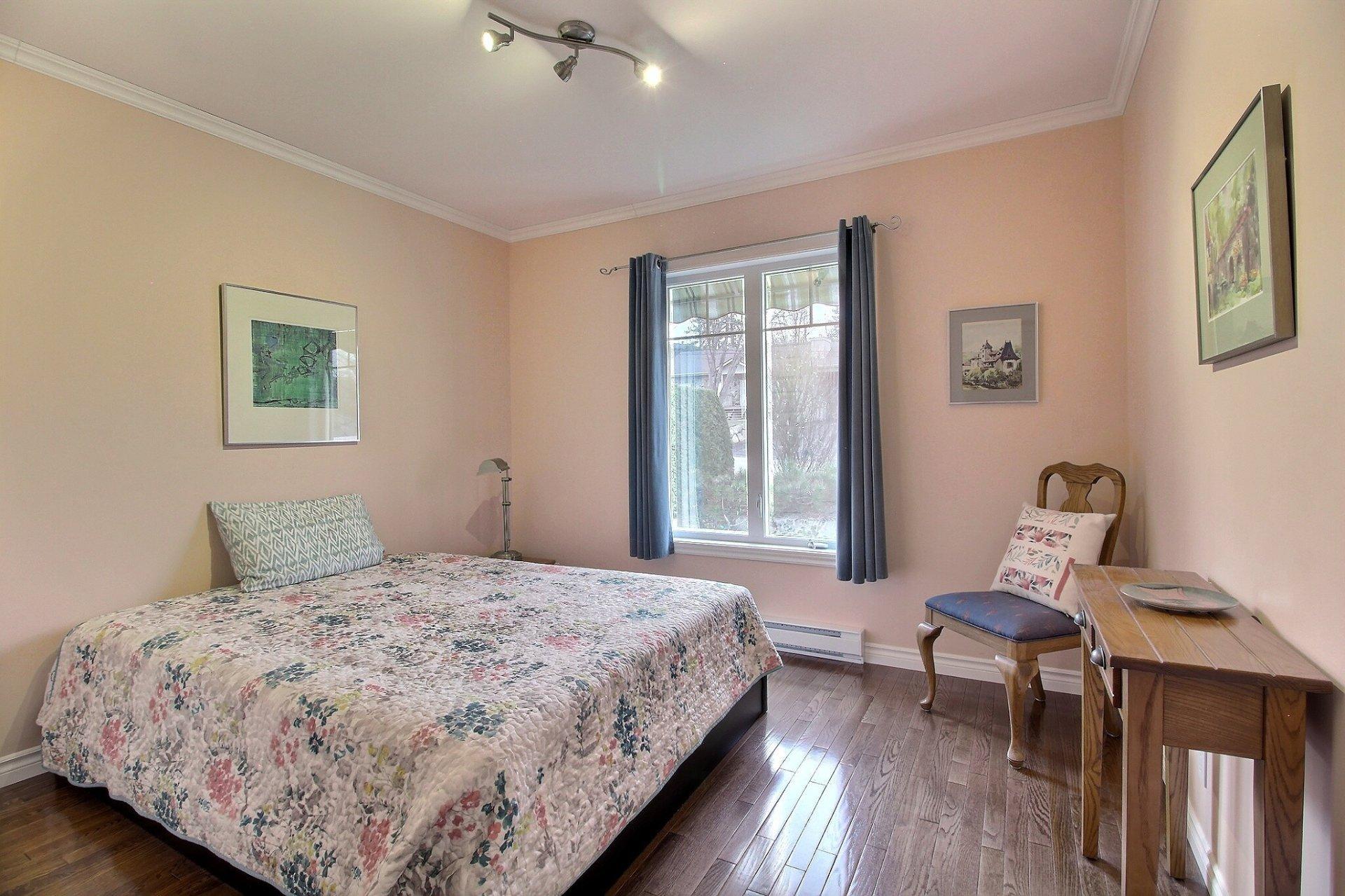 









551


Rue Gosselin

,
Magog,




QC
J1X5E1

