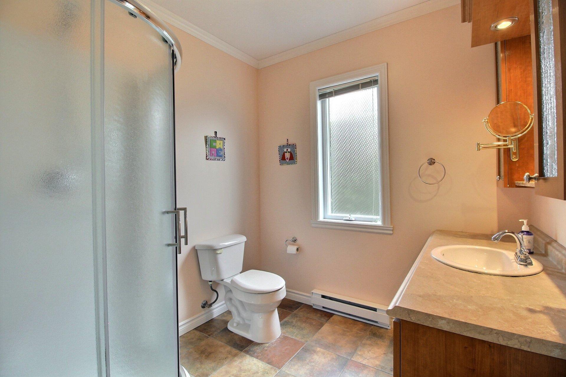 









551


Rue Gosselin

,
Magog,




QC
J1X5E1

