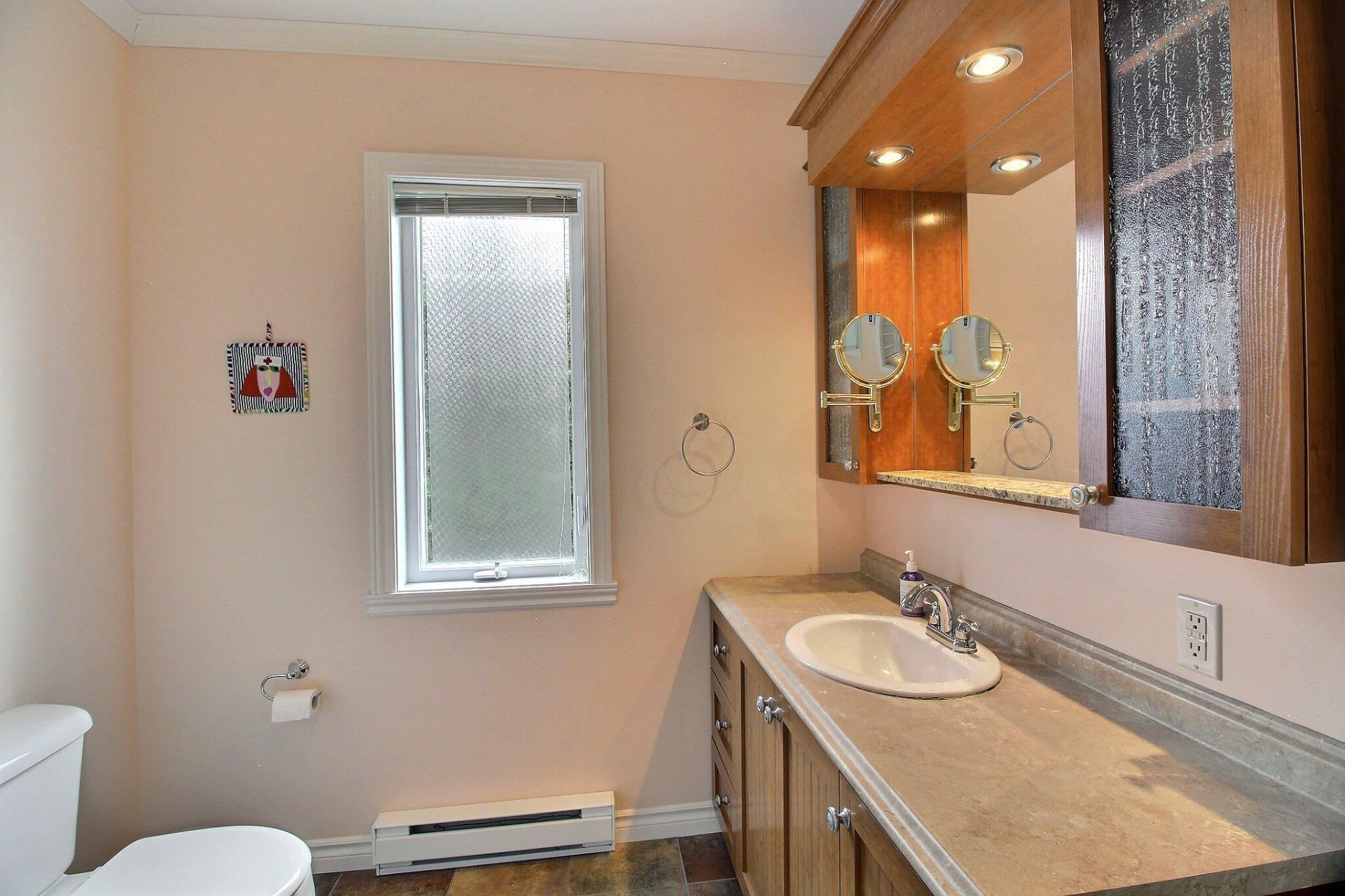 









551


Rue Gosselin

,
Magog,




QC
J1X5E1

