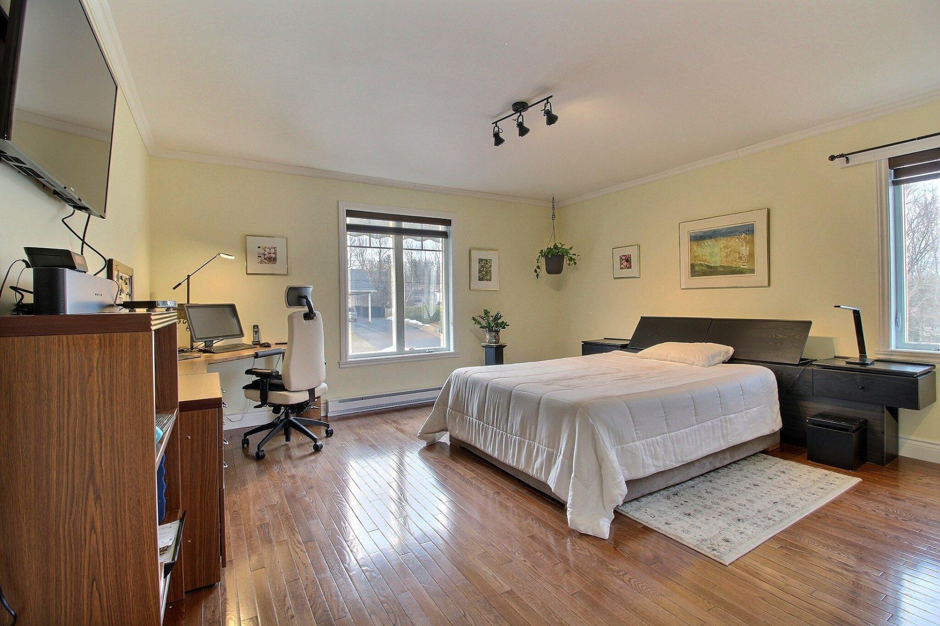









551


Rue Gosselin

,
Magog,




QC
J1X5E1

