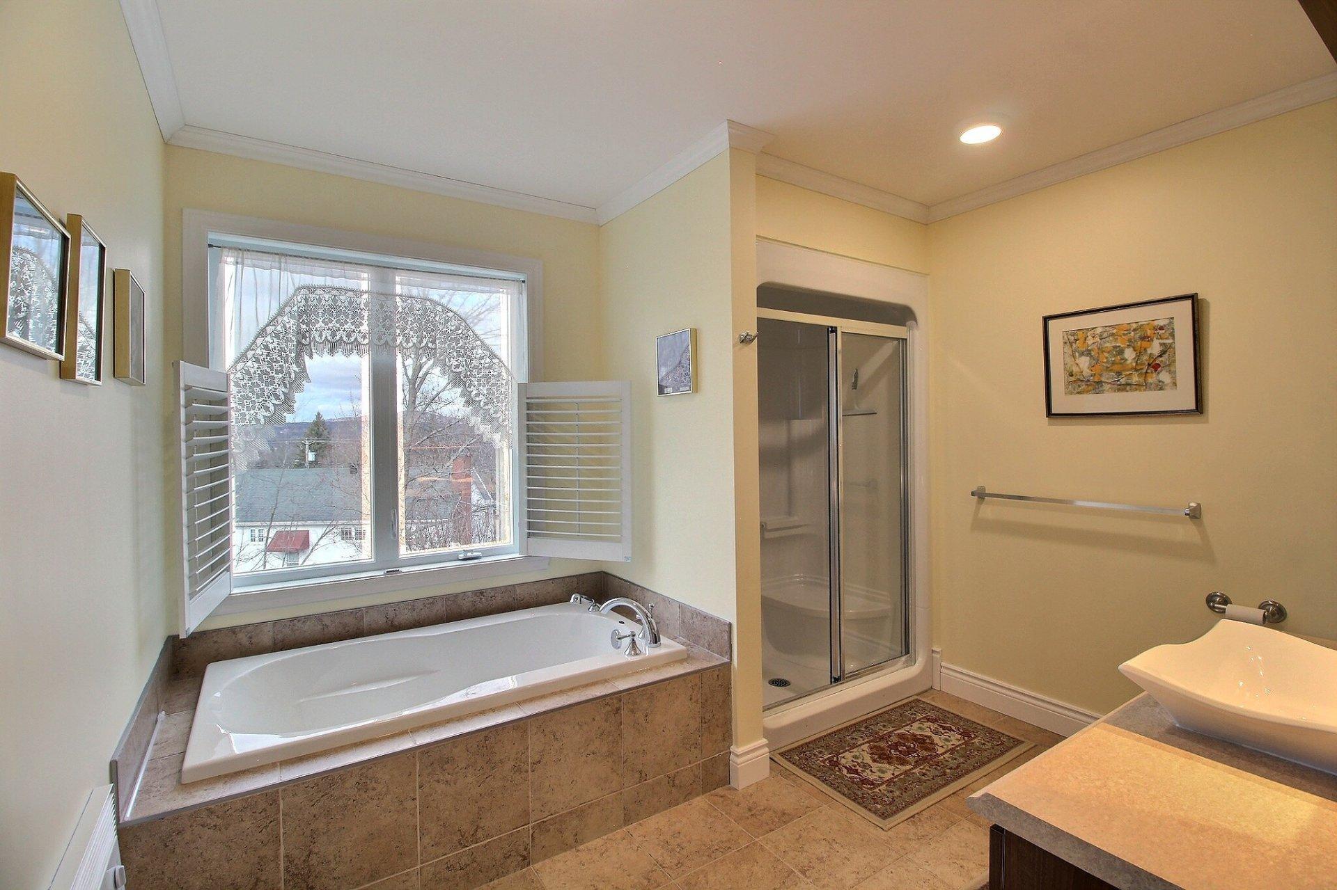 









551


Rue Gosselin

,
Magog,




QC
J1X5E1

