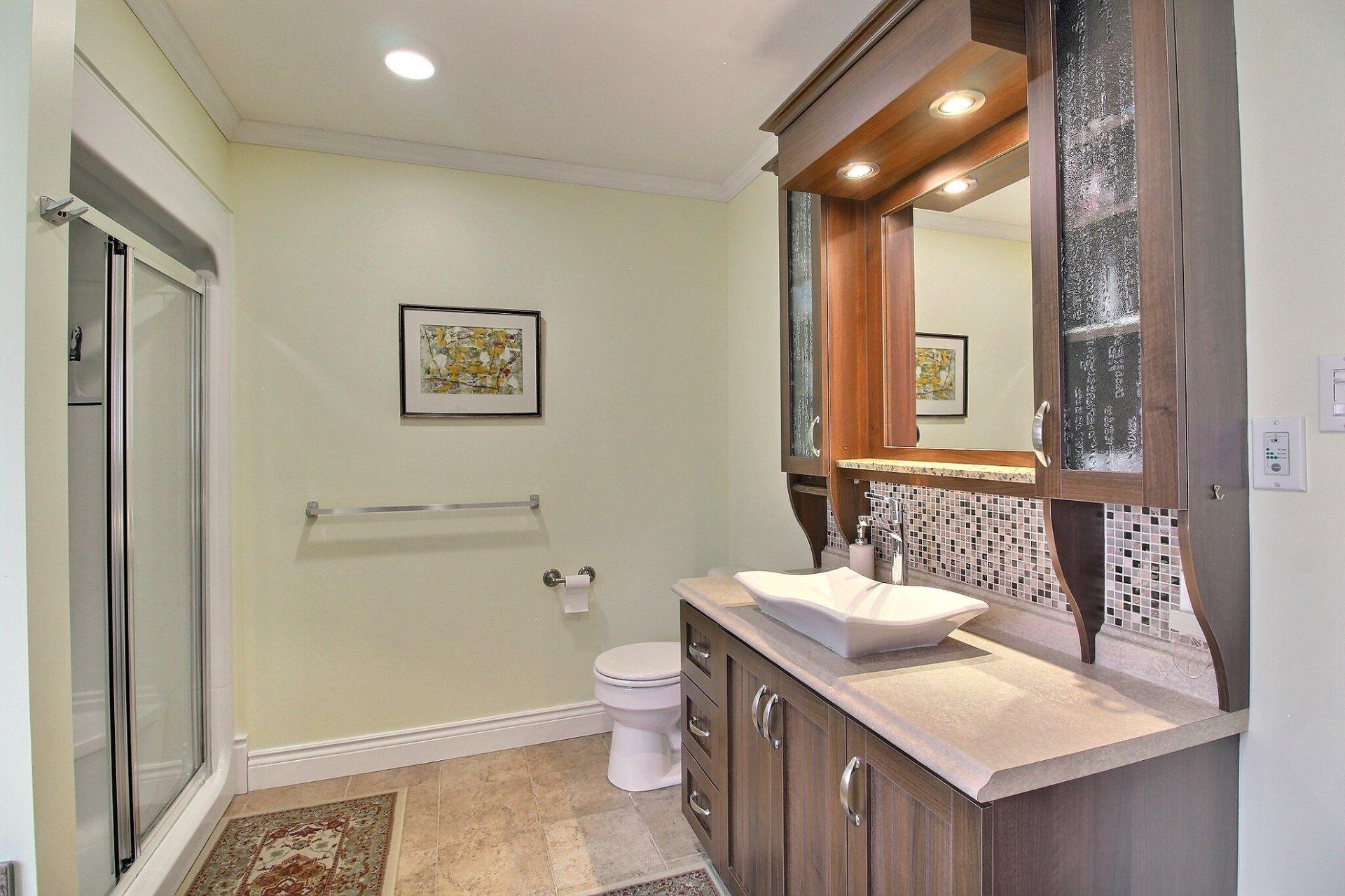









551


Rue Gosselin

,
Magog,




QC
J1X5E1

