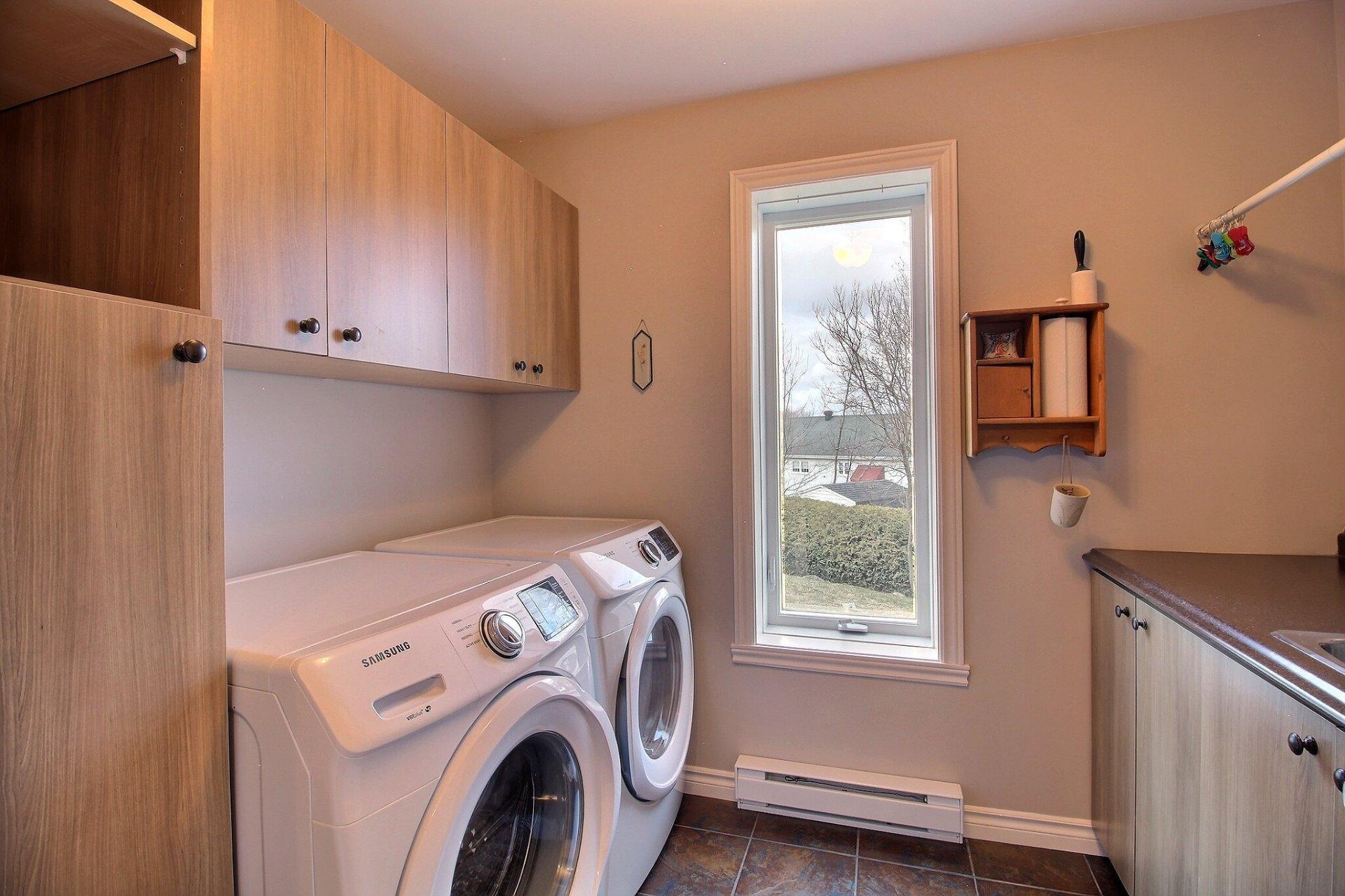 









551


Rue Gosselin

,
Magog,




QC
J1X5E1

